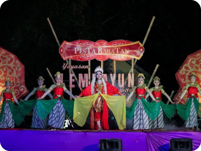 gambar tradisi pesta baratan jepara